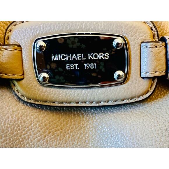 EUC Michael Kors Pebbled Leather Hamilton East West Satchel - Picture 7 of 8